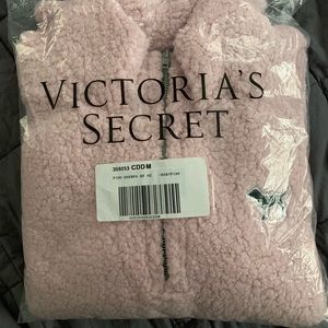 Victoria Secret Pink Medium NIP Sherpa quarter zip